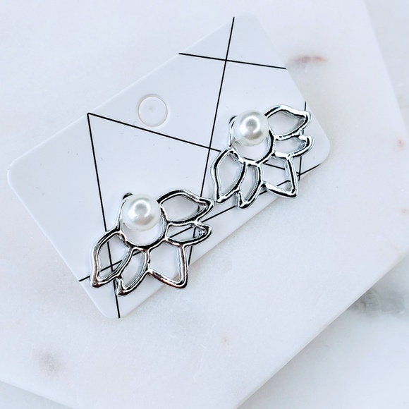 Jewelry - !5 for $25 Silver Double Sided Lotus Earrings